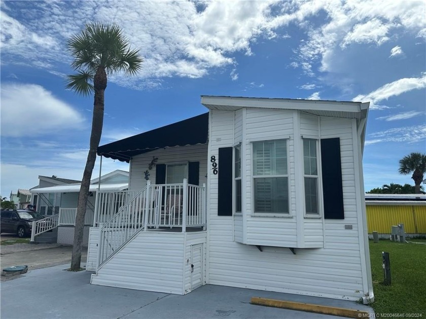 WELCOME TO PARADISE~~~ QUAINT ISLAND HOME 2005 MODULAR ~~~ OPEN - Beach Home for sale in Jensen Beach, Florida on Beachhouse.com