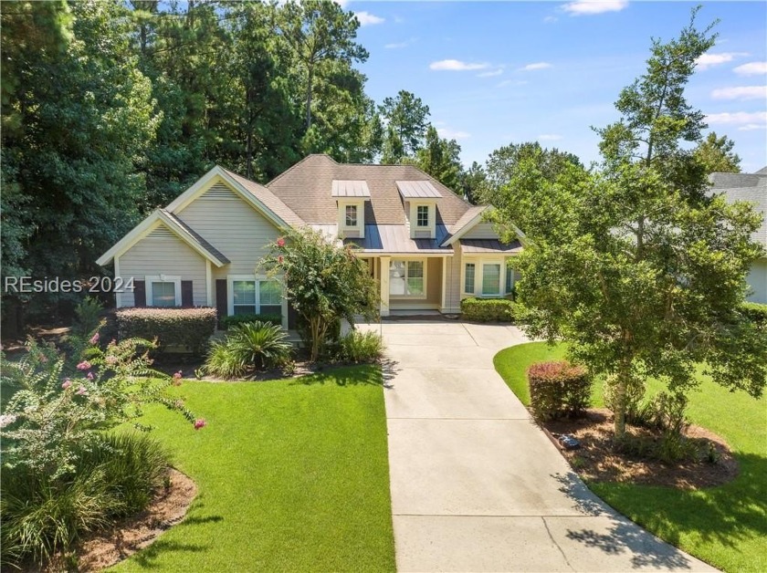 Popular Maywood model in pvt  gated Hampton Hall, w/large 2-car - Beach Home for sale in Bluffton, South Carolina on Beachhouse.com