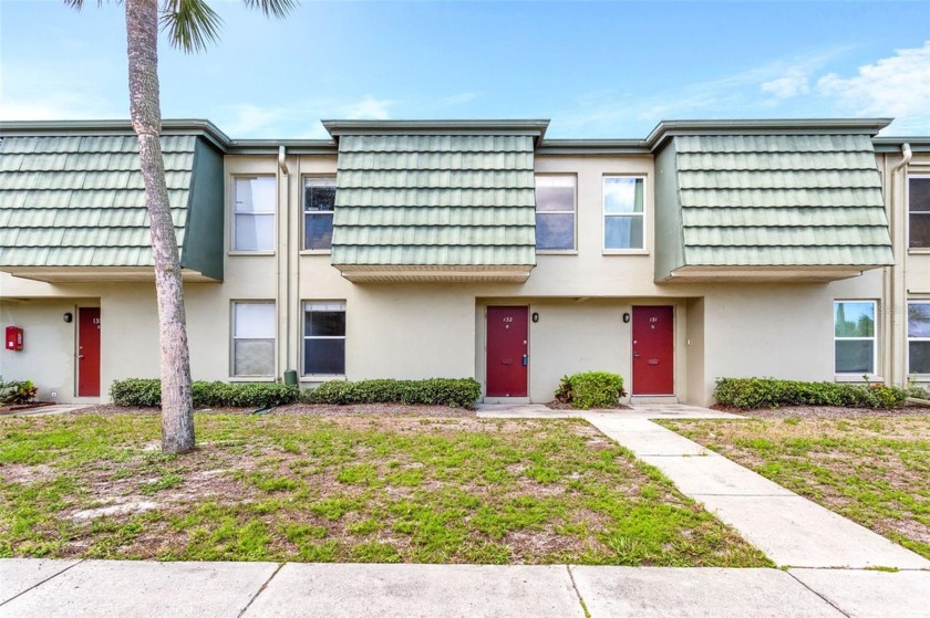 Welcome to this charming Fountain Square townhome, featuring 3 - Beach Condo for sale in Clearwater, Florida on Beachhouse.com