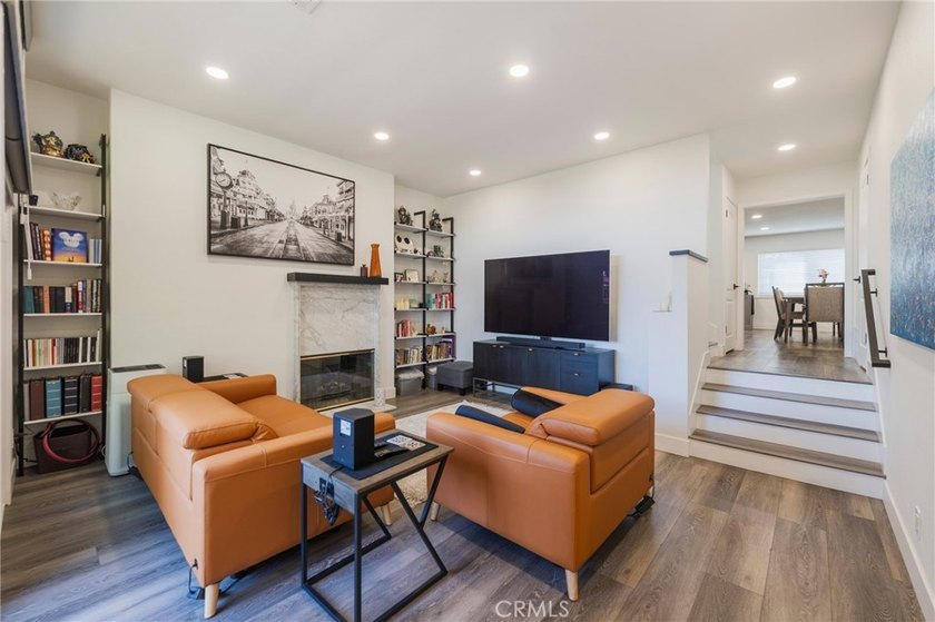 Highly upgraded townhome with two spacious primary suites - Beach Condo for sale in Long Beach, California on Beachhouse.com