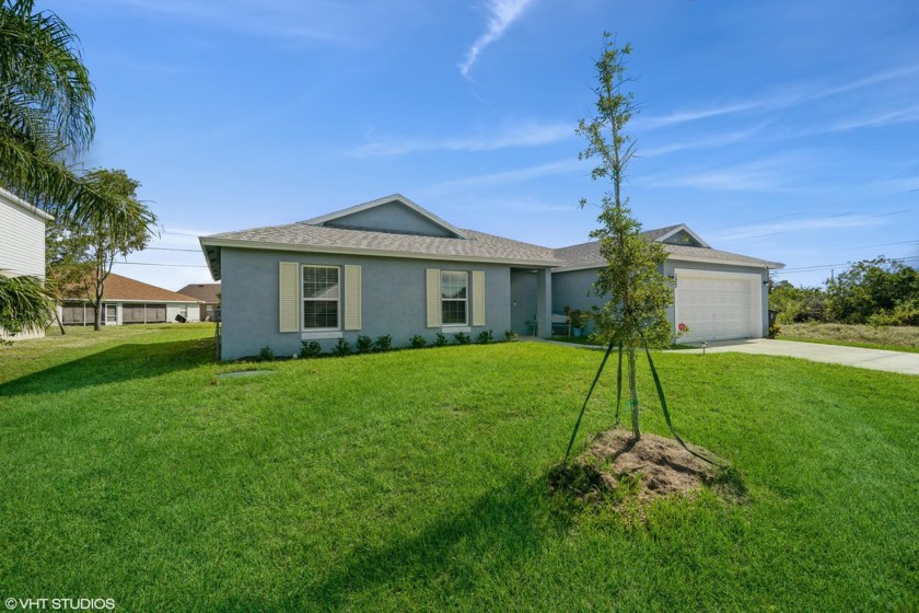 Move-In Ready & Built in 2022!Why wait for new construction? - Beach Home for sale in Port Saint Lucie, Florida on Beachhouse.com