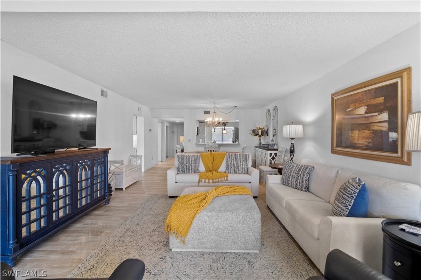 Beautiful 2 bedroom, 2 bath Hampton Model with 1,193 sq ft of - Beach Condo for sale in Fort Myers, Florida on Beachhouse.com