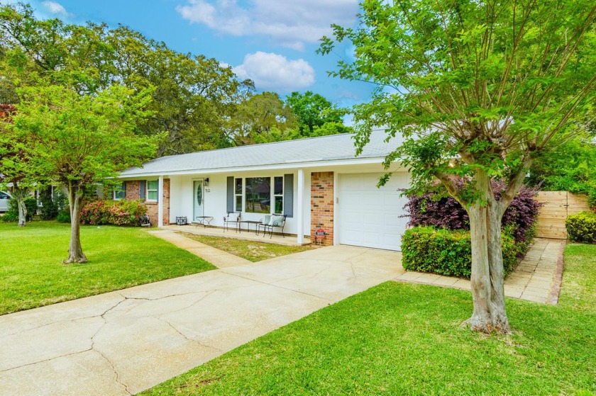 Open House today  from  1-3:30!! 

BEAUTIFUL HOME!!  GORGEOUS - Beach Home for sale in Fort Walton Beach, Florida on Beachhouse.com