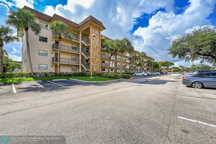 MOVE IN READY!  Fabulous Second Floor 2 Bed/2 Bath Condo on - Beach Condo for sale in Tamarac, Florida on Beachhouse.com