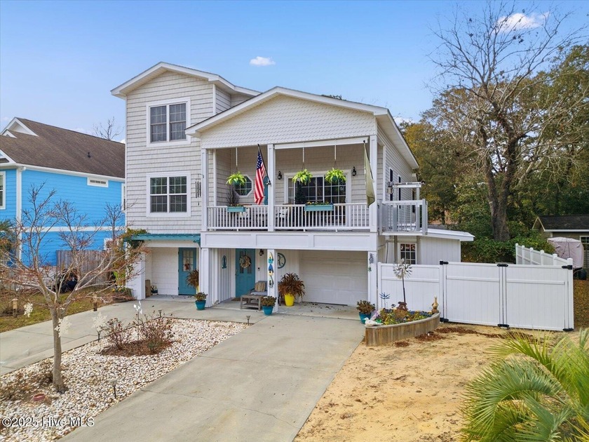Welcome to 105 SE 17th Street, a well-located Oak Island home - Beach Home for sale in Oak Island, North Carolina on Beachhouse.com