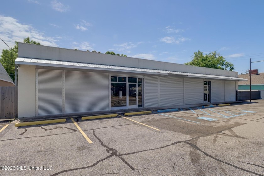Excellent opportunity to own a two-unit commercial building in a - Beach Commercial for sale in Biloxi, Mississippi on Beachhouse.com