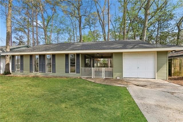 Welcome to 269 Oakwood Drive - a beautifully renovated 3-bedroom - Beach Home for sale in Mandeville, Louisiana on Beachhouse.com