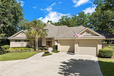 Welcome to your dream home in Hilton Head Plantation. This - Beach Home for sale in Hilton Head Island, South Carolina on Beachhouse.com