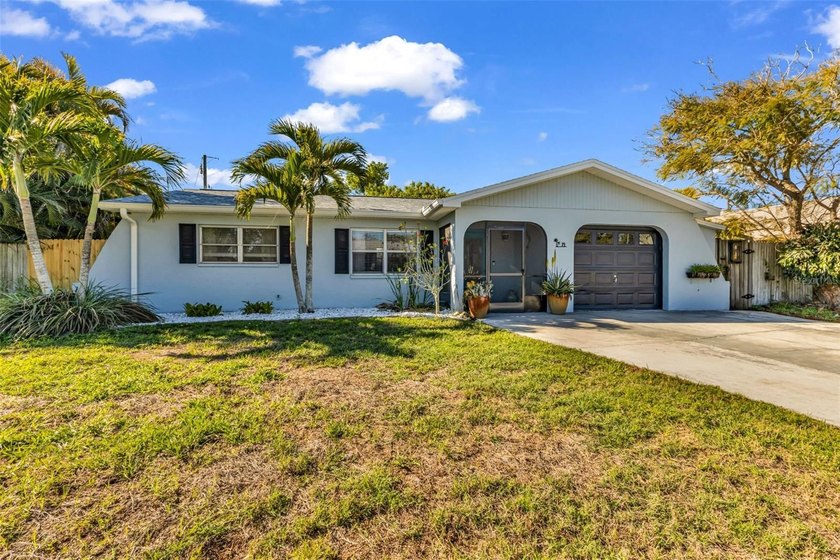 Under contract-accepting backup offers. This beautifully updated - Beach Home for sale in Venice, Florida on Beachhouse.com