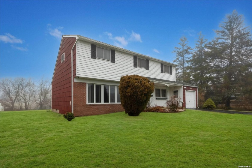 This 3 bedroom Colonial in a prime location is situated on 3/4 - Beach Home for sale in Islip, New York on Beachhouse.com