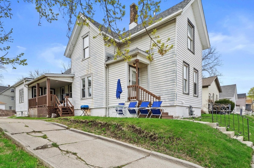 GREAT INCOME PRODUCER! This well-maintained 4-family property - Beach Lot for sale in Racine, Wisconsin on Beachhouse.com