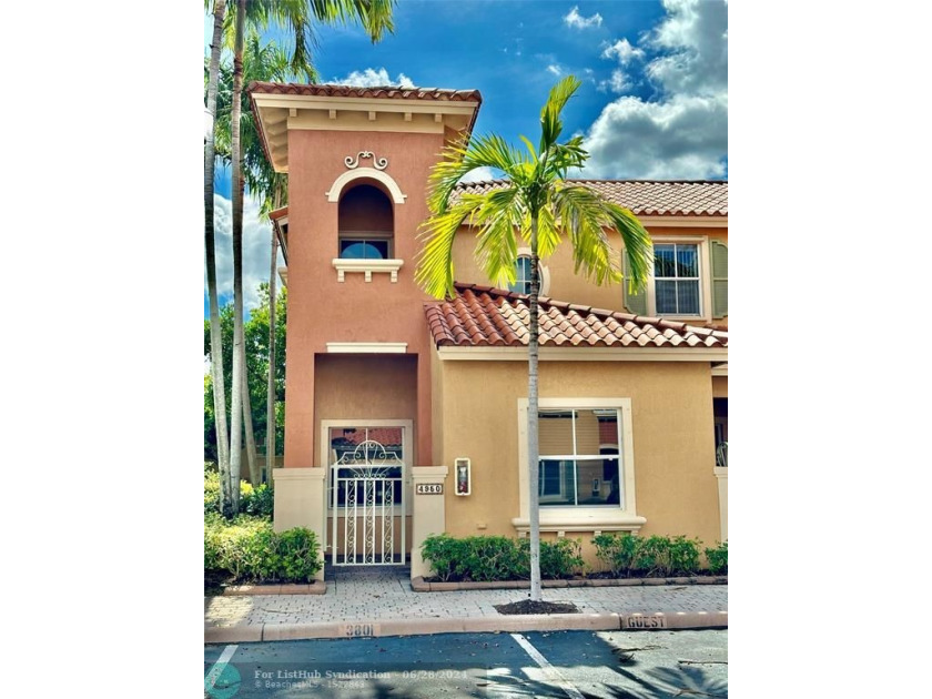 Beautiful waterfront townhome located in The Villas of Harbor - Beach Condo for sale in Dania, Florida on Beachhouse.com