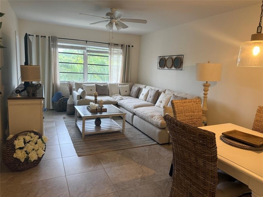 Gorgeous condo 1 bedroom, 1 bathroom Hawaiian Gardens Phase 3 in - Beach Condo for sale in Lauderdale Lakes, Florida on Beachhouse.com