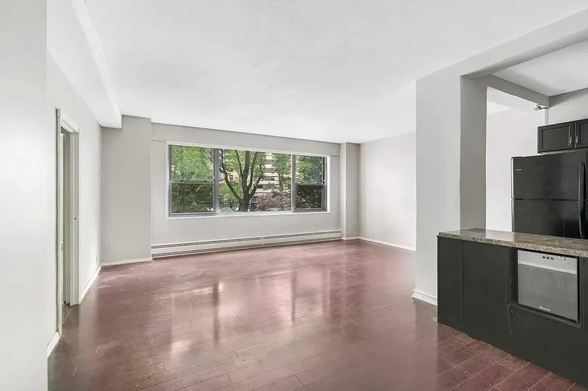 Finale and best offer by  Monday April 21 - 25  Open house - Beach Home for sale in Bronx, New York on Beachhouse.com