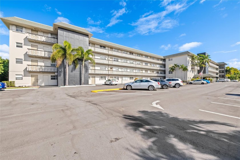 Welcome to this sought-after 2-bedroom, 2-bath condo in the - Beach Condo for sale in Deerfield Beach, Florida on Beachhouse.com