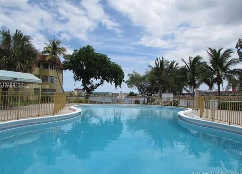 Well kept unit at Third Horizons condo, spacious condo unit, two - Beach Condo for sale in Miami, Florida on Beachhouse.com