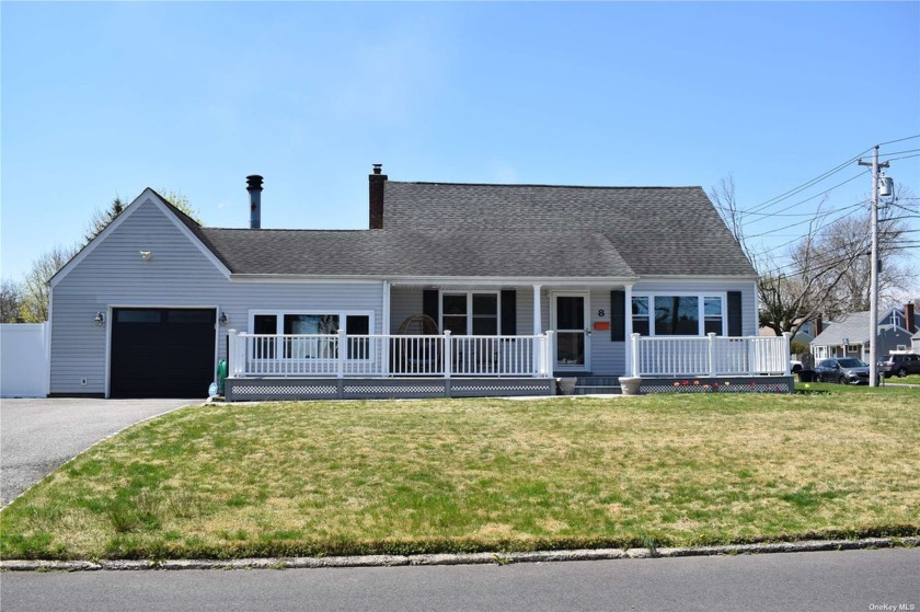 Welcome home to this beautiful 3 bedroom, 1.5 bath expanded cape - Beach Home for sale in North Babylon, New York on Beachhouse.com