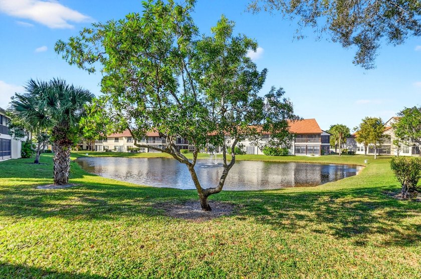 STUNNING LAKESIDE RENOVATION! 1st-floor condo offers expansive - Beach Condo for sale in Greenacres, Florida on Beachhouse.com