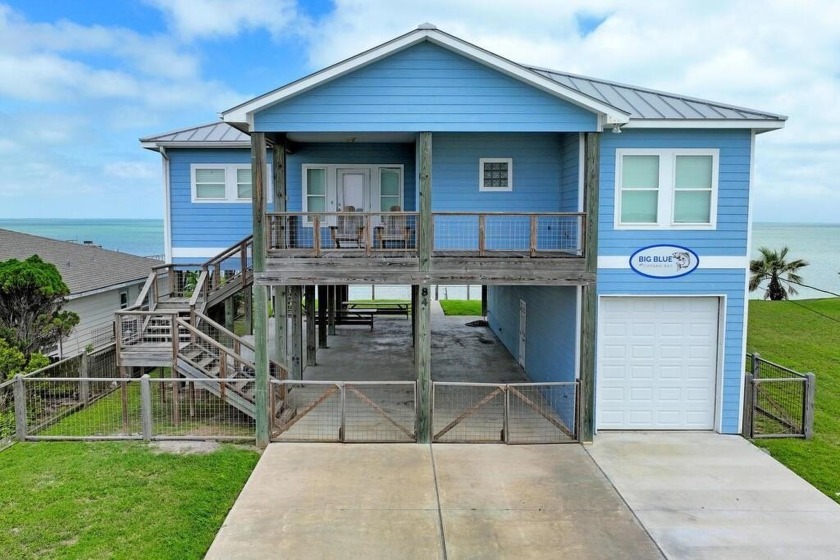 Beautiful home with pier located on Copano Bay. This home is an - Beach Home for sale in Rockport, Texas on Beachhouse.com