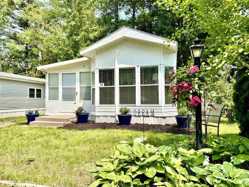 A COASTAL RETREAT OF YOUR OWN, WELCOME HOME! Welcome to this - Beach Home for sale in Wells, Maine on Beachhouse.com