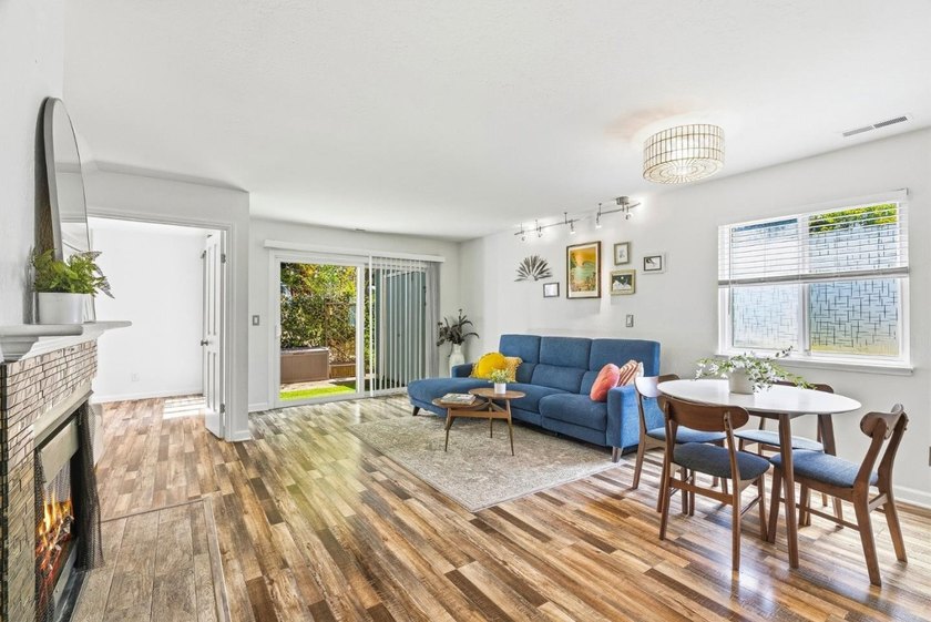 Tucked within a quiet Live Oak townhome community, this - Beach Townhome/Townhouse for sale in Santa Cruz, California on Beachhouse.com