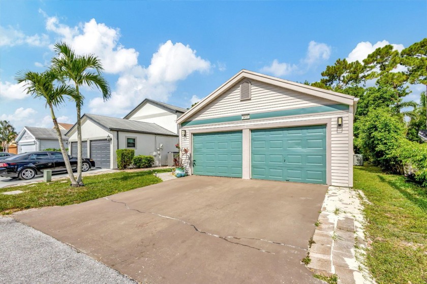 Welcome to your new home! This beautiful 4-bedroom, 2-bathroom - Beach Home for sale in West Palm Beach, Florida on Beachhouse.com