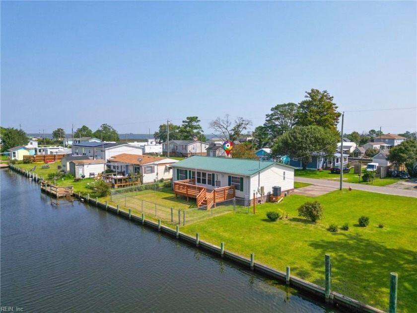 NICE Canal front home on .31 of an acre.  3 bedroom 2 bath home - Beach Home for sale in Grandy, North Carolina on Beachhouse.com