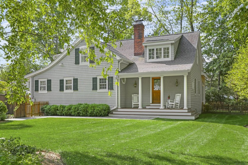 This remarkable Rowayton -Nantucket style colonial is waiting - Beach Home for sale in Norwalk, Connecticut on Beachhouse.com