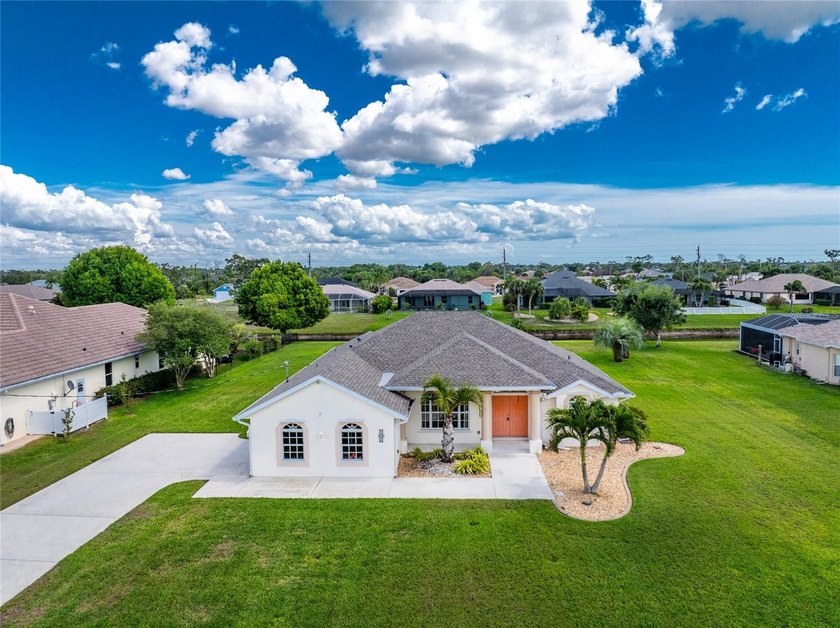Welcome to a Florida pool home designed for easy, everyday - Beach Home for sale in Rotonda West, Florida on Beachhouse.com