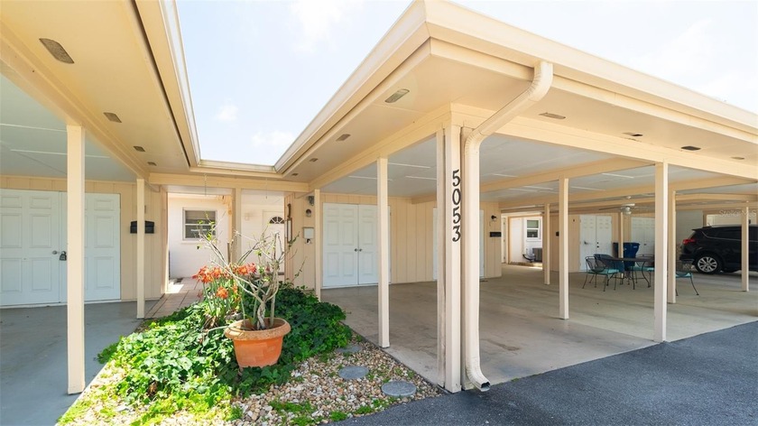 Under contract-accepting backup offers. HANDY MAN SPECIAL!! This - Beach Condo for sale in Bradenton, Florida on Beachhouse.com