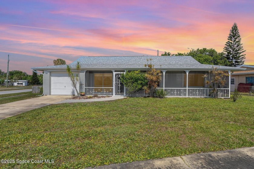 MOVE-IN-READY POOL HOME ON A CORNER LOT! This 3-bedroom, 2-bath - Beach Home for sale in Palm Bay, Florida on Beachhouse.com