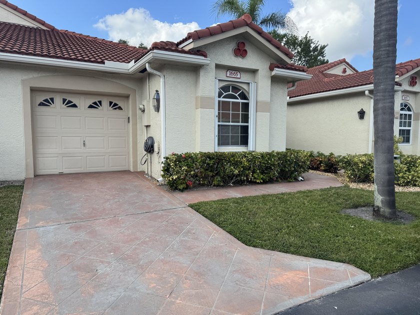 Short sale with quick bank response. This beautifully maintained - Beach Home for sale in Boynton Beach, Florida on Beachhouse.com