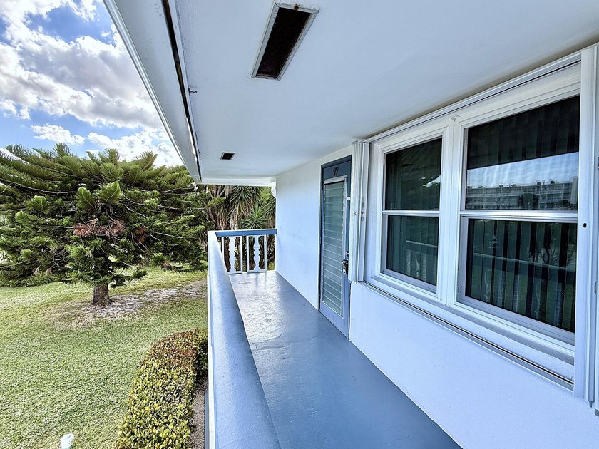 CORNER, Bright Condo with HURRICANE WINDOWS + Accordian Shutters - Beach Condo for sale in Deerfield Beach, Florida on Beachhouse.com