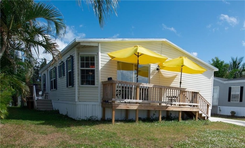 Grab this ALL AGES, PET FRIENDLY, NO HOA home in Ridgeway, where - Beach Home for sale in Hobe Sound, Florida on Beachhouse.com