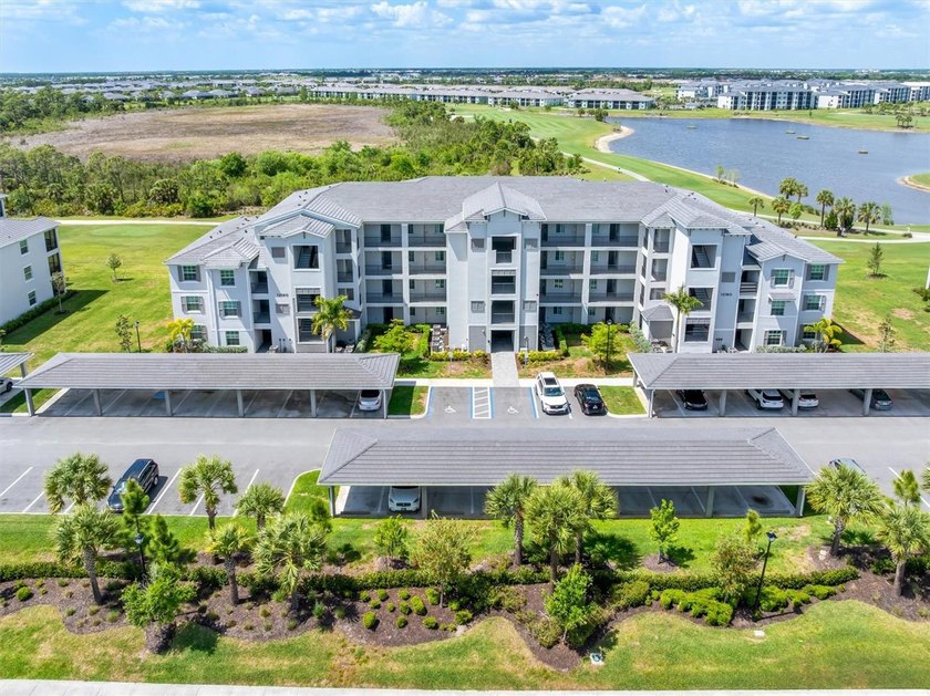 GOLF MEMBERSHIP INCLUDED in this perfectly situated condo with a - Beach Condo for sale in Venice, Florida on Beachhouse.com