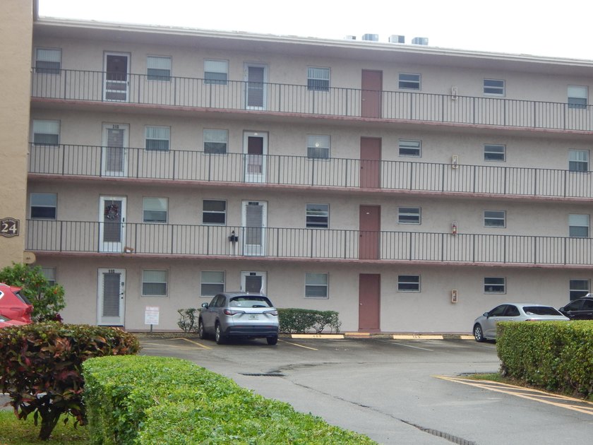 Don't miss out on this great condo located in desirable Palm - Beach Condo for sale in Palm Springs, Florida on Beachhouse.com