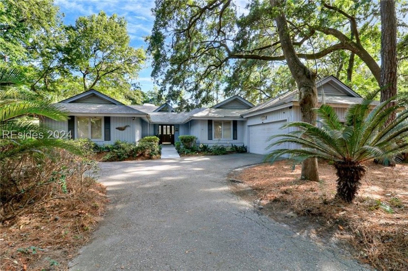 This charming property is brimming with potential. Great floor - Beach Home for sale in Hilton Head Island, South Carolina on Beachhouse.com