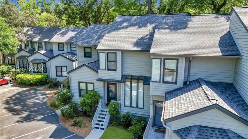 This freshly painted 2-bed/2.5-bath in Ocean Breeze boasts the - Beach Home for sale in Hilton Head Island, South Carolina on Beachhouse.com