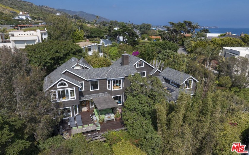 Situated on a double lot, this Western Malibu estate offers a - Beach Home for sale in Malibu, California on Beachhouse.com