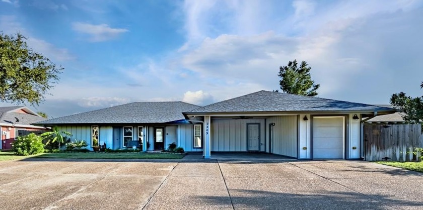 This newly renovated (one story), upscale canal home in Harbor - Beach Home for sale in Rockport, Texas on Beachhouse.com