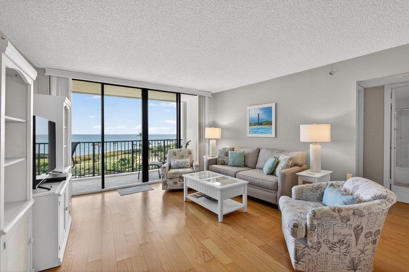 This 2 BR / 2 BA condo offers magnificent ocean views. Florida - Beach Condo for sale in Jupiter, Florida on Beachhouse.com