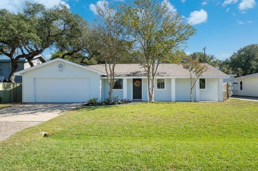 Fall in love with this beautifully remodeled 3 bedroom, 2 - Beach Home for sale in Rockport, Texas on Beachhouse.com