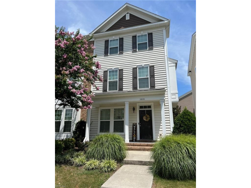 WONDERFUL SPACIOUS TOWNHOME IN NEW PORT AT VICTORY.   THE 1ST - Beach Townhome/Townhouse for sale in Portsmouth, Virginia on Beachhouse.com