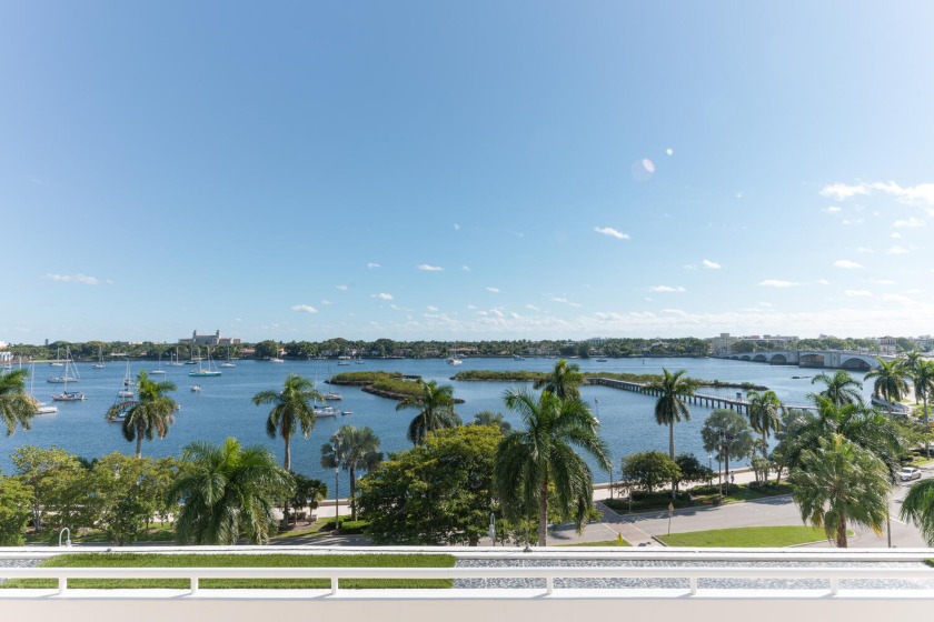 Beautiful double unit with unparallel intracoastal views that - Beach Condo for sale in West Palm Beach, Florida on Beachhouse.com