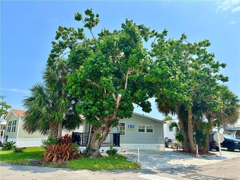 WELCOME TO PARADISE~~~ CHARMING 2/1 PARK MODEL WITH STYLISH - Beach Home for sale in Jensen Beach, Florida on Beachhouse.com