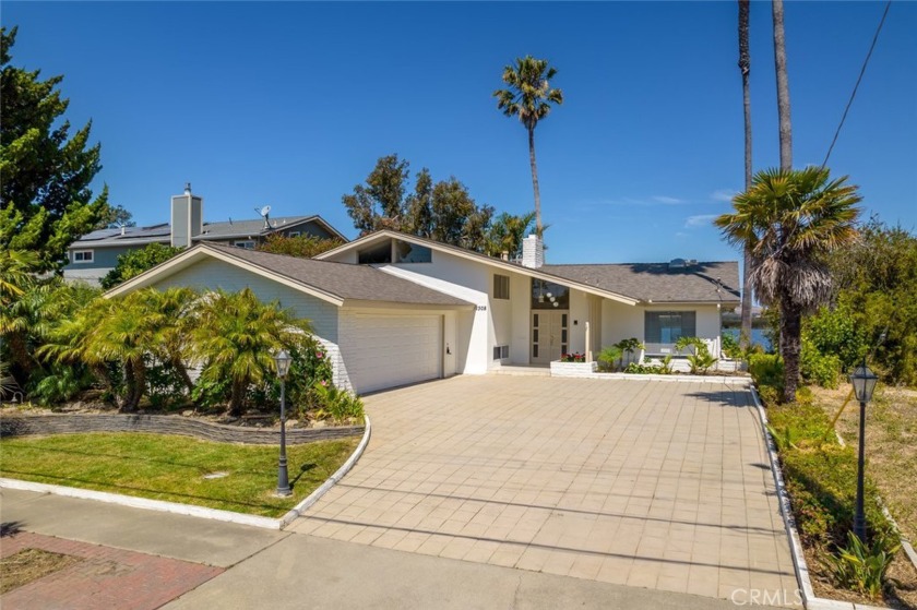 Welcome to your mid-century modern sanctuary nestled on the - Beach Home for sale in San Luis Obispo, California on Beachhouse.com