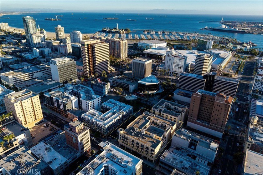 Discover the ultimate in downtown luxury living at LIVE 426--an - Beach Condo for sale in Long Beach, California on Beachhouse.com