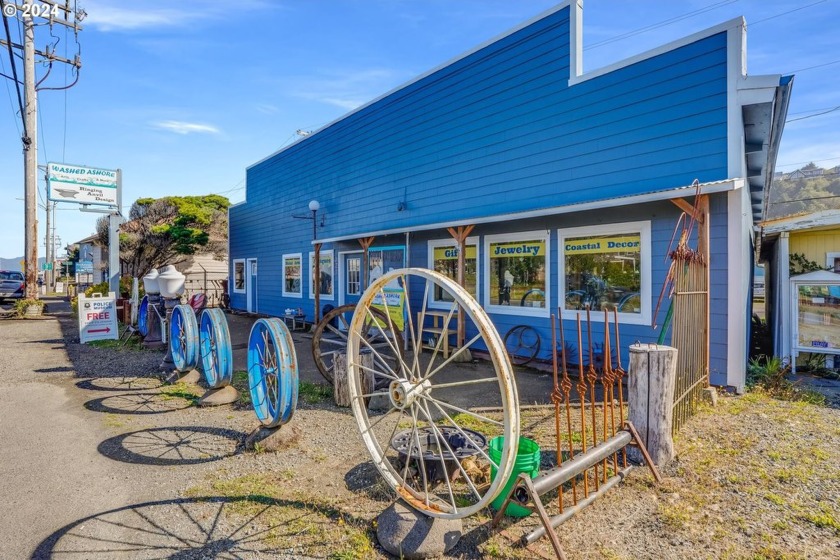 Perfectly located directly on Highway 101 S in Rockaway Beach - Beach Commercial for sale in Rockaway Beach, Oregon on Beachhouse.com