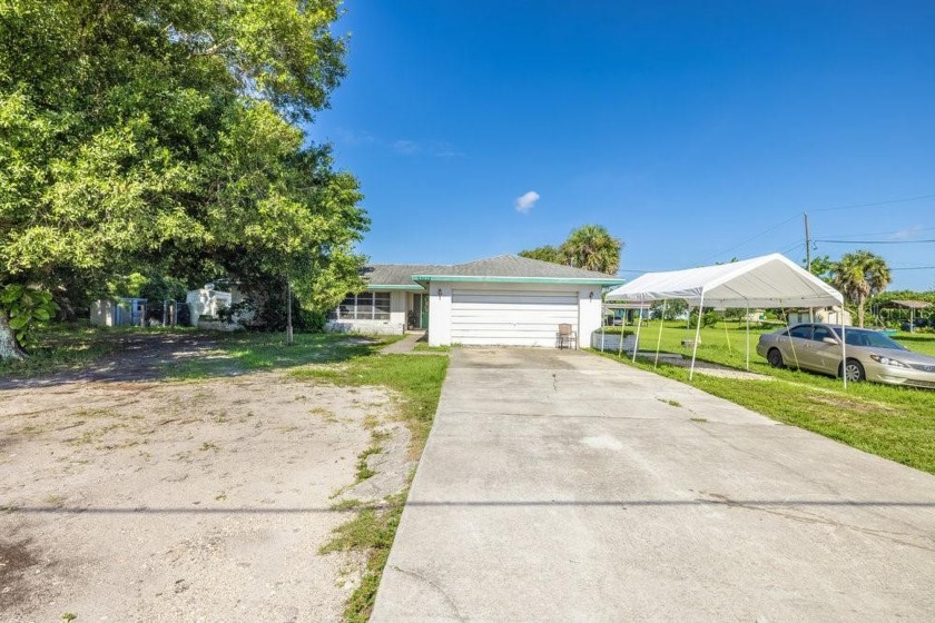 Welcome to your new estate in the heart of Naples. This site - Beach Home for sale in Naples, Florida on Beachhouse.com