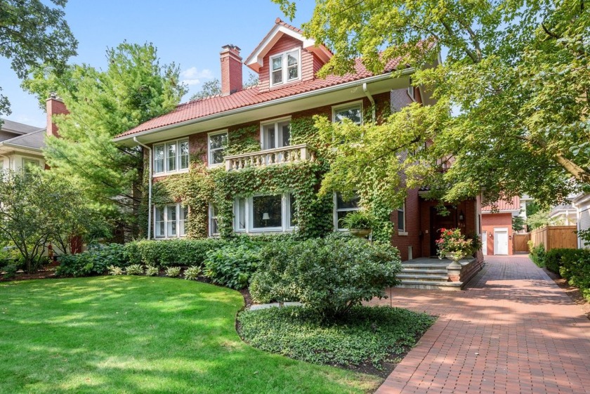 Nestled in the desirable Lakeshore Historic District on the - Beach Home for sale in Evanston, Illinois on Beachhouse.com